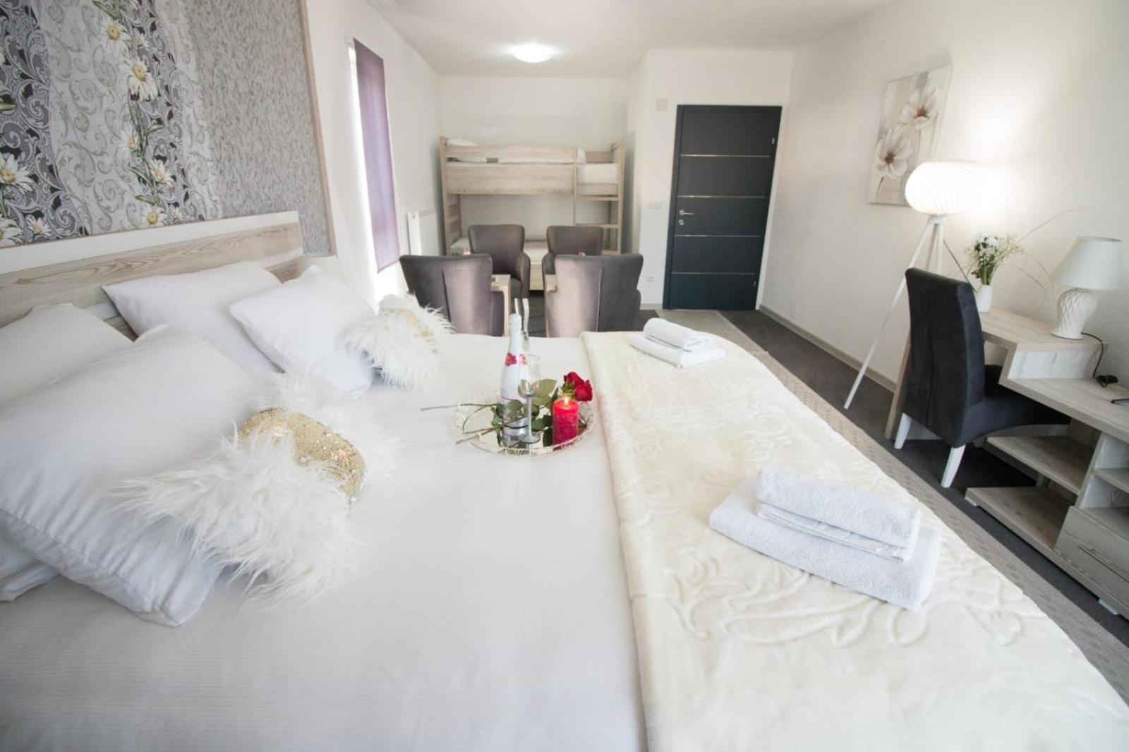 Aparthotel "Queen Zina" Vlašić Exterior foto